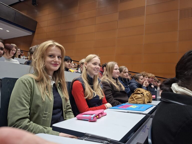 Ein Tag an der Universität: Unser 11. Jahrgang beim „Tag der Pharmazie“ in Jena