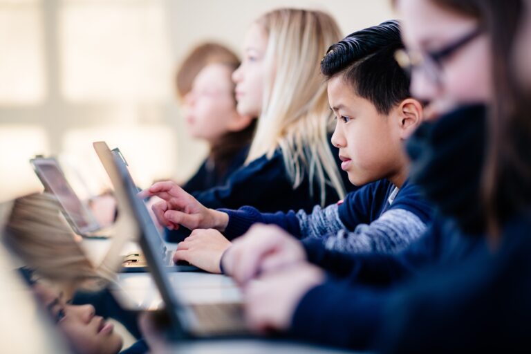 Pionier in der KI-Bildung: Klosterschule Roßleben macht Künstliche Intelligenz zum Pflichtfach